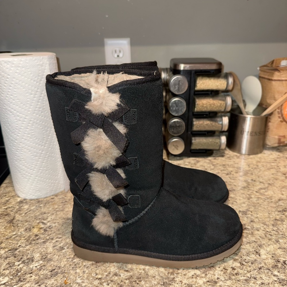 Koolaburra Black and Tan Winter Boots